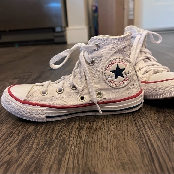 - Rare Kids Floral high top Chuck Taylor Converse in white - Picture 2 of 4